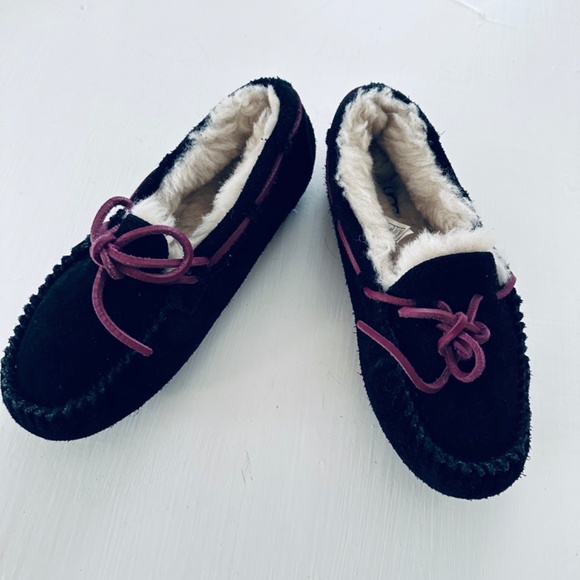UGG KIDS MOCCASINS SIZE 1 suede  and purple lace - Picture 9 of 9